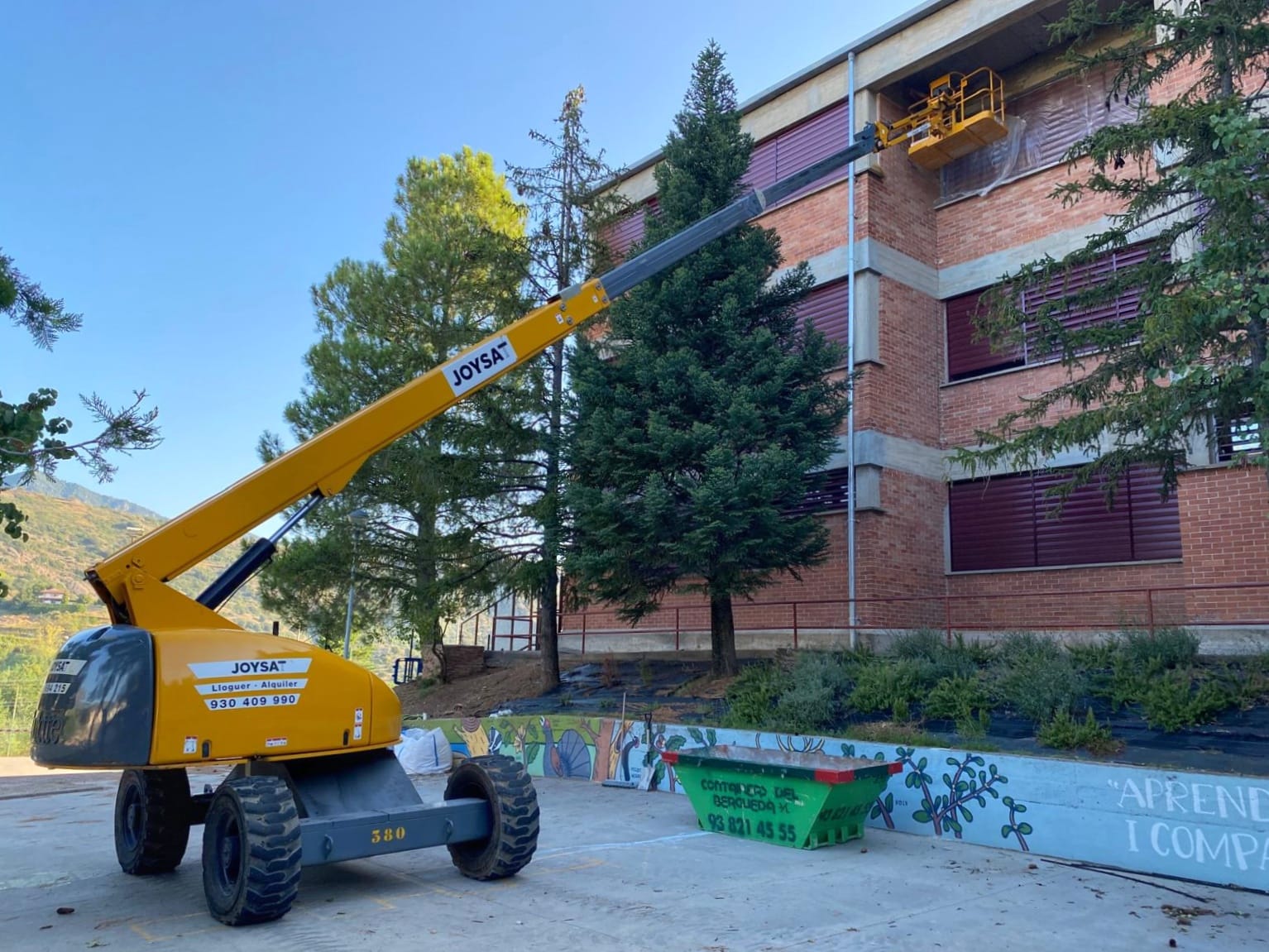 L'Ajuntament de Berga duu a terme les obres previstes de reparació de les façanes de l'escola Santa Eulàlia