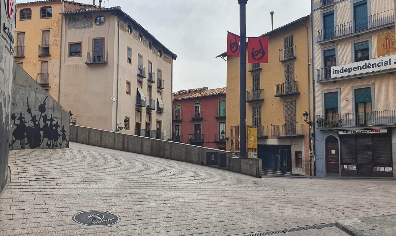 Restriccions d'accés de vehicles a la plaça de Sant Pere per obres de construcció d'una línia elèctrica de mitja tensió