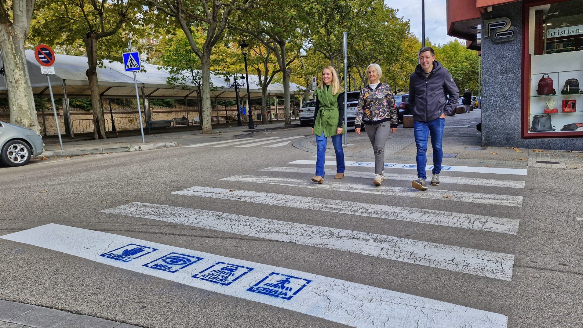 Berga senyalitza passos de vianants amb pictogrames per afavorir la seguretat i autonomia de persones amb autisme 