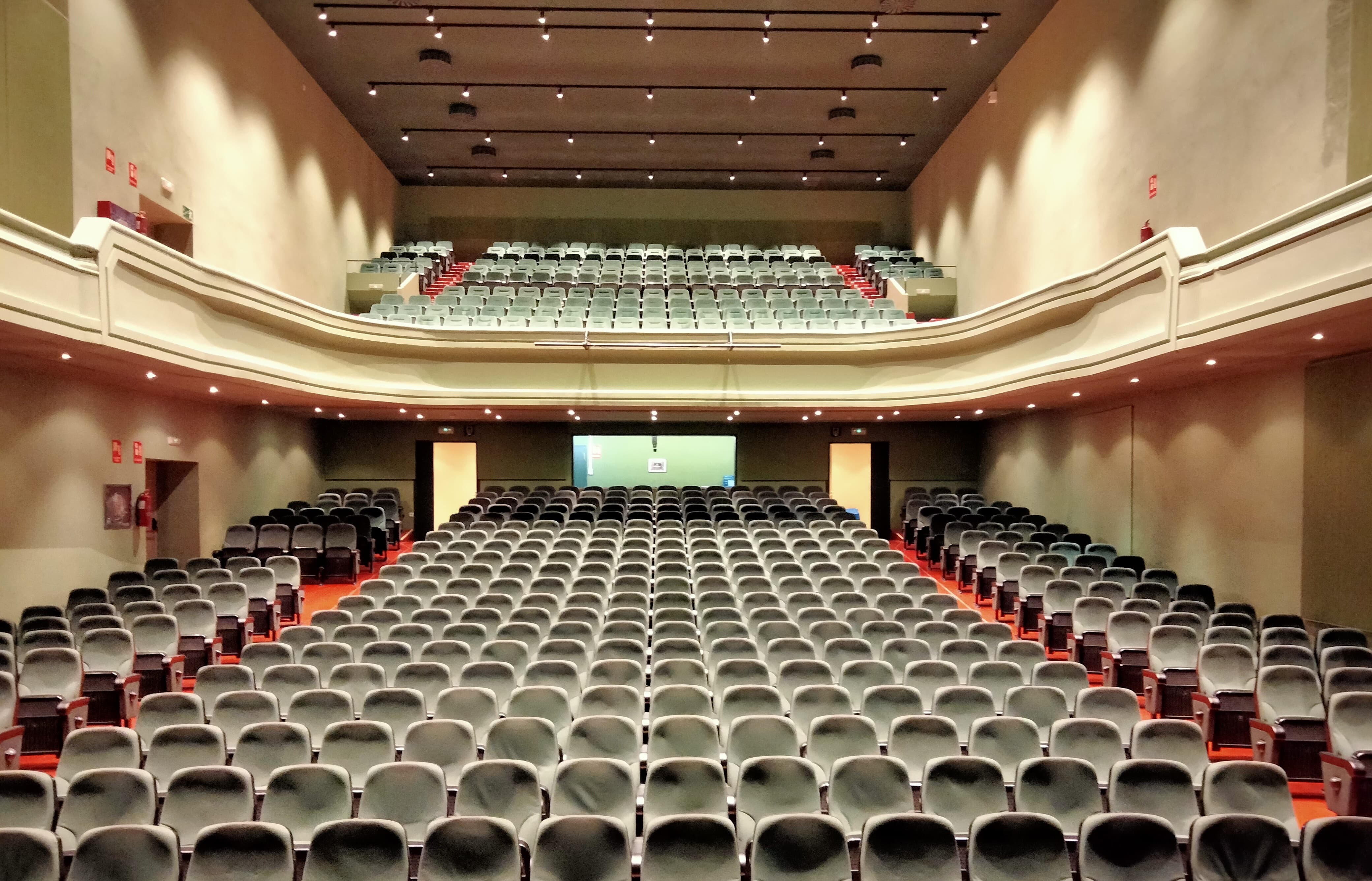 Berga licita els serveis de personal tècnic i atenció al públic del Teatre Municipal