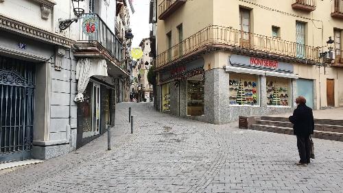 L'Ajuntament de Berga regula l'accés de vehicles al carrer Major per afavorir els desplaçaments a peu al centre de la ciutat