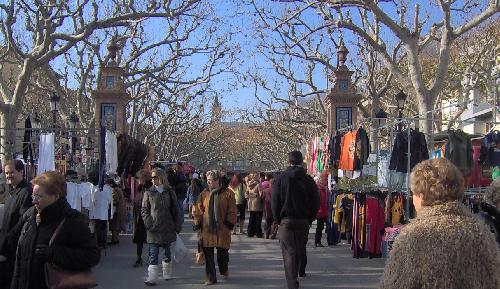 Berga restableix el Mercat setmanal del Vall només amb les parades alimentàries per garantir l'abastament de productes frescos a l'aire lliure